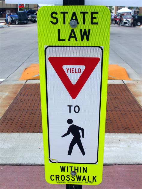 State Law Yield To Pedestrian Within Crosswalk Sign On Cen Flickr