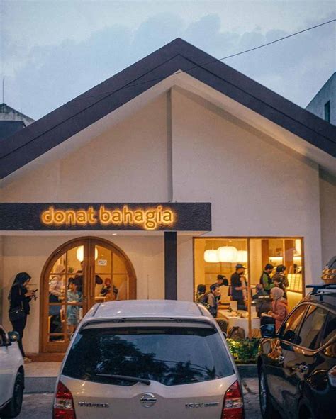 Donat Bahagia With 70 Flavor Varieties Have You Ever Tried Them