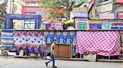 Street Hawking Frames Behind Hawkers Stalls In Kolkata For