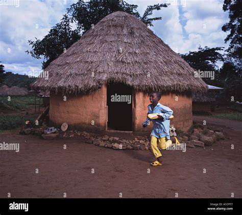 Mud Hut Africa High Resolution Stock Photography And Images Alamy