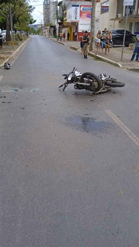 Motociclista Fica Gravemente Ferido Ap S Bater Em Carro Na Avenida