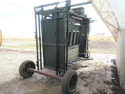 Hi-Hog Portable Hydraulic Cattle Squeeze Chute BigIron Auctions