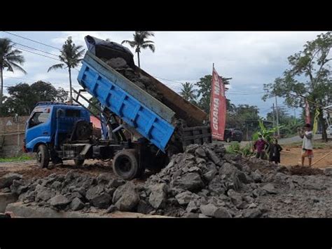 Mobil Truk Dyna 125 Ht Jomplangin Muatan Batu Cadas YouTube