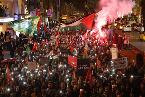 Fatihte on binlerce kişi Filistin e destek için yürüdü İHH İnsani