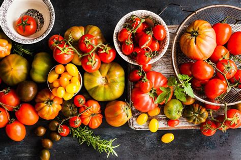 Tomato Varieties: Grow The Right Tomato For The Job! - Farmers' Almanac ...