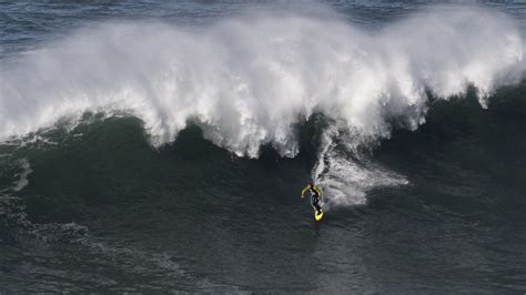 Did U.S. surfer break own record with 100-foot wave?