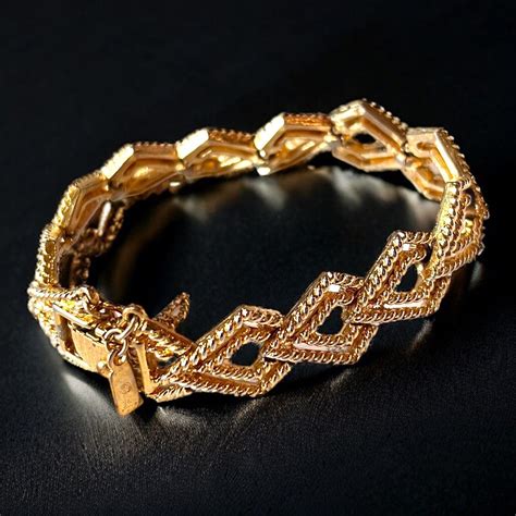 Monet Vintage Gold Tone Geometric Link Bracelet Sig Gem