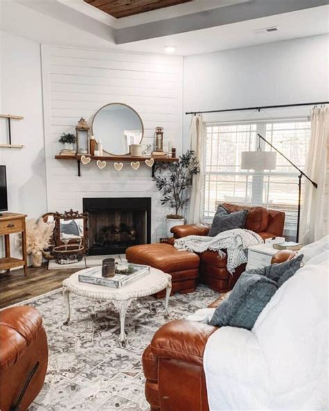 Warm Farmhouse Living Room With Leather Aesthetic Soul Lane