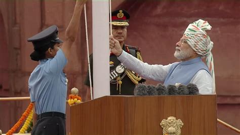 Independence Day 2022 Pm Modi Hoists National Flag At Red Fort Watch