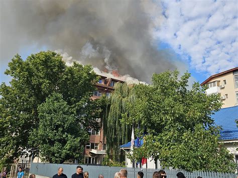 Video Update Incendiu Puternic La Un Bloc De Pe Strada Aristizza