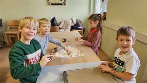 Volksschule Wartmannstetten Bildergalerie In der Weihnachtsbäckerei