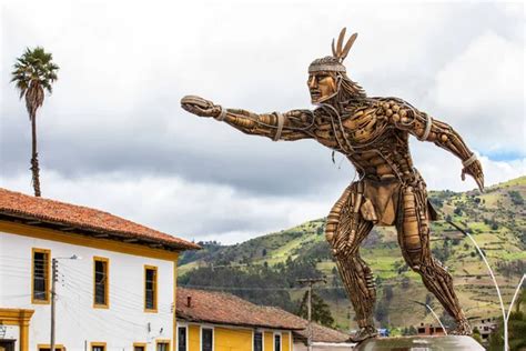 Monumento a Chaquén el dios del deporte y la fertilidad en la religión