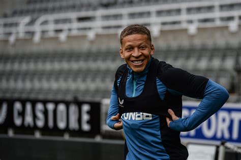 Newcastle Transfer News Dwight Gayle Close To Joining Stoke City