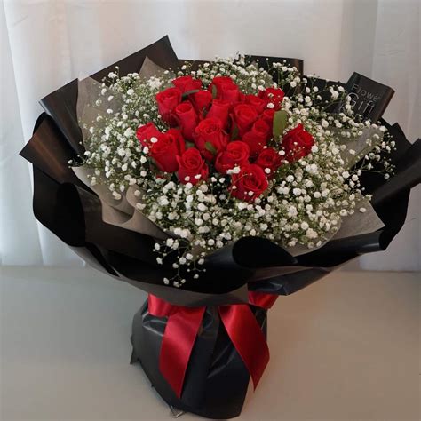 Babys Breath And Roses Bouquet