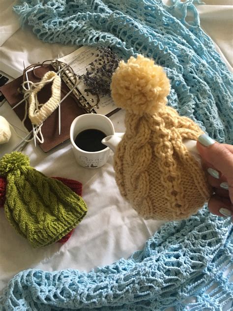 Вязаный чехол на заварной чайник | Unique items products, Knitting ...