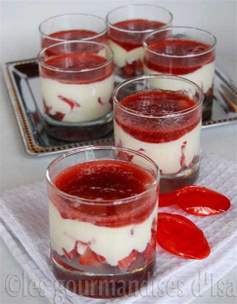 Recette de Verrines de fraises crème yaourt au chocolat blanc et gelée