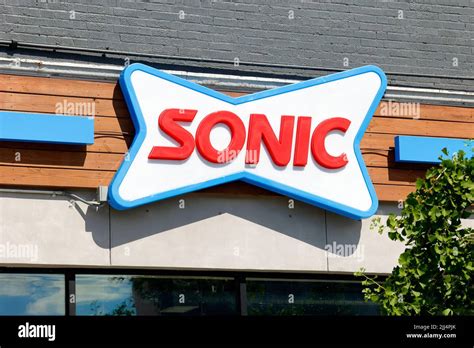 Sonic restaurant logo hi-res stock photography and images - Alamy