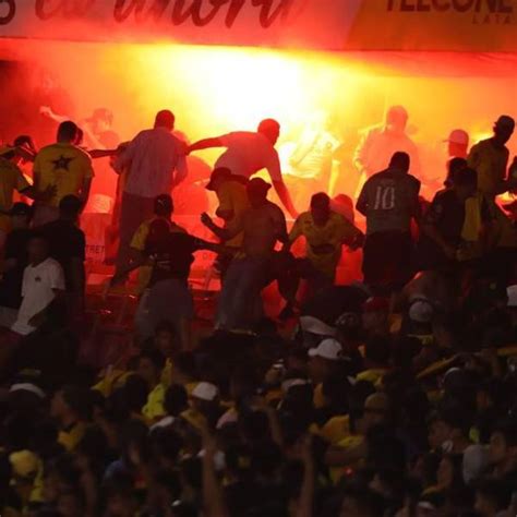 Barcelona Sc Multado Con Mil D Lares Por Encender Bengalas En Su