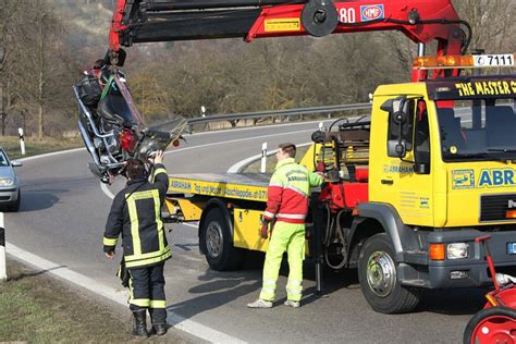 Fotostrecke Schorndorf Schwerer Unfall Auf Der B Nachrichten