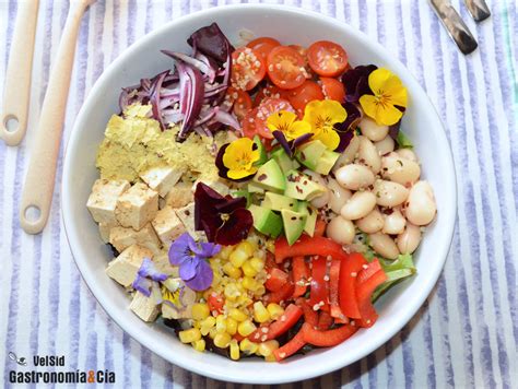 Ensalada con alubias blancas y tofu marinado Gastronomía Cía