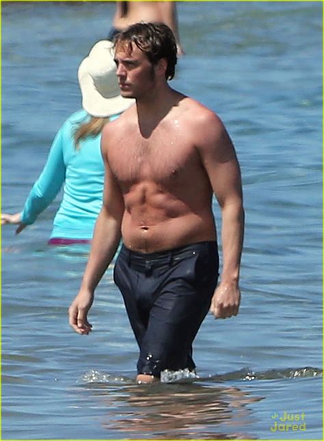 Sam Claflin Shows Off Buff Bod While Shirtless In Hawaii Again Photo