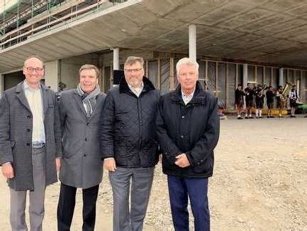 Gl Ck Und Segen F R Den Neubau Richtfest Am Gymnasium Karlsfeld