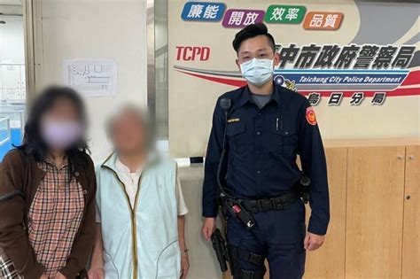 八旬迷失嬤跌倒 烏日女警「搭肩抱」助返家