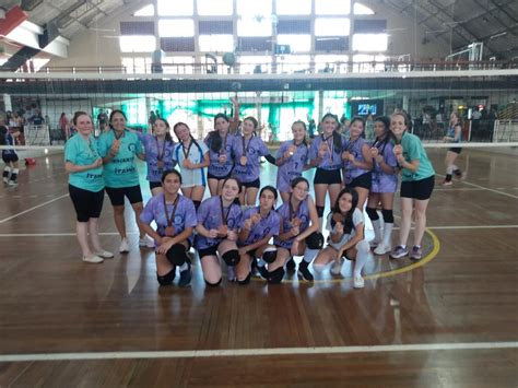 Equipe feminina mirim de Itapeva é medalhista na Liga de Voleibol de