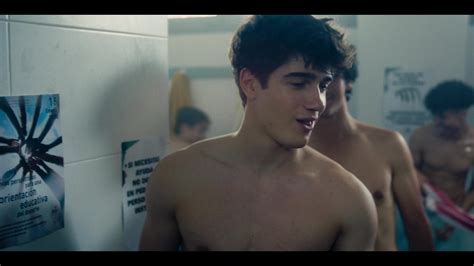 ausCAPS Kiko Bena and Miguel Fernández nude in FoQ La nueva generación Episode