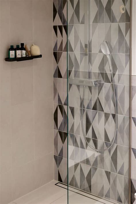 Salle De Bains Bord De Mer Moderne En Noir Et Blanc Clem ATC Shower