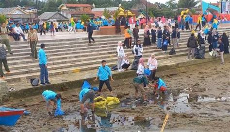 Pemkot Kendari Gelar Lomba Wisata Pungut Sampah Di Teluk Kendari