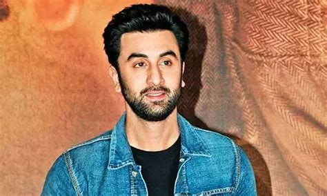 Viral Video Ranbir Kapoor Throws Away Fans Phone