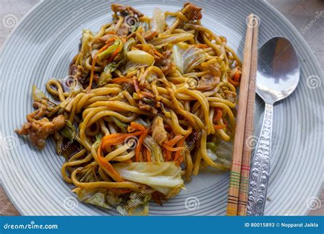 Cocina Japonesa Deliciosa Yakisoba O Tallarines Secos Calientes