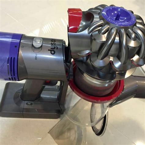 Dyson Dyson v8 absolute, Everything Else on Carousell