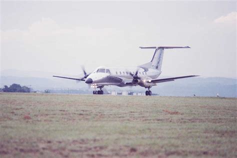 Icônico avião Embraer EMB 120 completa 40 anos de voos seu nome