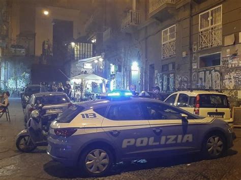 Napoli Dramma Ai Decumani A 17 Anni Uccide La Madre In Casa A