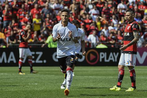 Flamengo perde em casa para o Vitória e torcida cobra saída de Zé