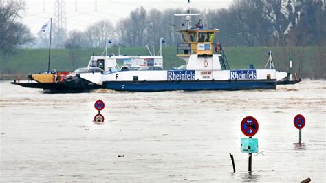 Rhein Hochwasser Pegelstände sind weiter angestiegen