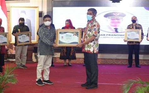 Selamat Ganjar Pranowo Terima Penghargaan Pwi Jateng Award Tahun Ini