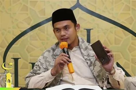 Biodata Dan Profil Lengkap Buya Arrazy Hasyim Dai Ahli Hadis Pengagum