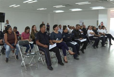 Capacitan a policías para atender pleitos vecinas