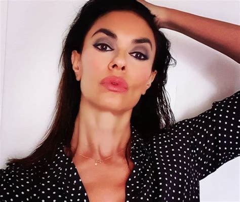 Maria Grazia Cucinotta Bollente Dal Vestito Si Vede Quasi Tutto