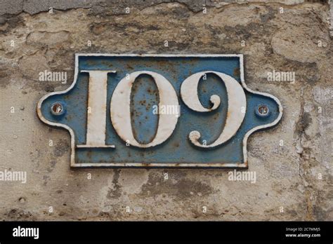 House number 109 in the city of Clamart, France Stock Photo - Alamy