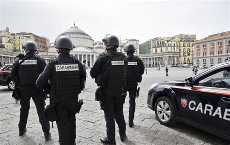 Carabinieri Antiterrorismo Cambio Turno In Piazza Plebiscito