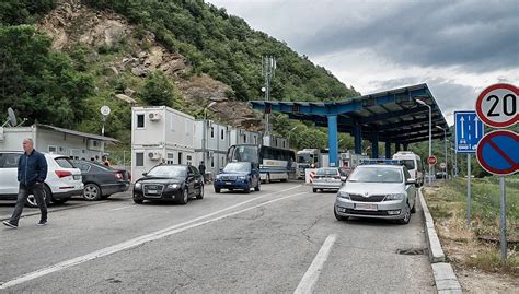 Pritjet Kufitare Te Dheu I Bardhë Dhe Merdarë Zgjasin Deri Në Një Orë E