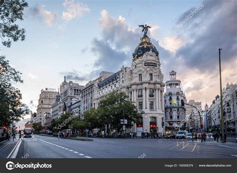 Calle Gran Vía Y Edificio Metropolis En Madrid — Foto Editorial De