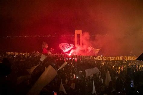 Reggina Migliaia Di Tifosi All Arena Per La Festa Promozione Cori