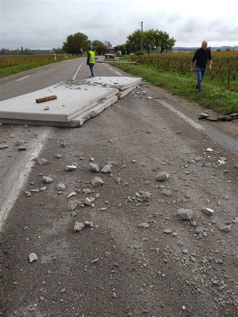 Faits divers Un camion perd son chargement bloquant la circulation à