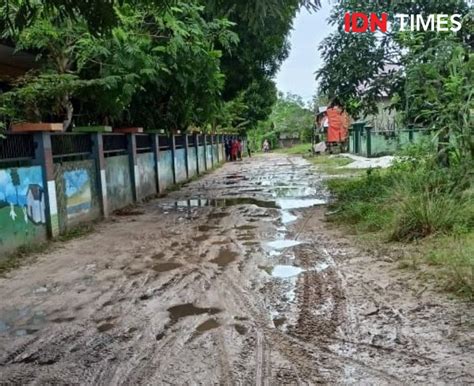 Tak Cuma Lampung Ini Daftar Jalan Rusak Di Indonesia