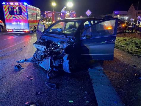 Osburg Schwerer Verkehrsunfall Mit Vier Verletzten Personen